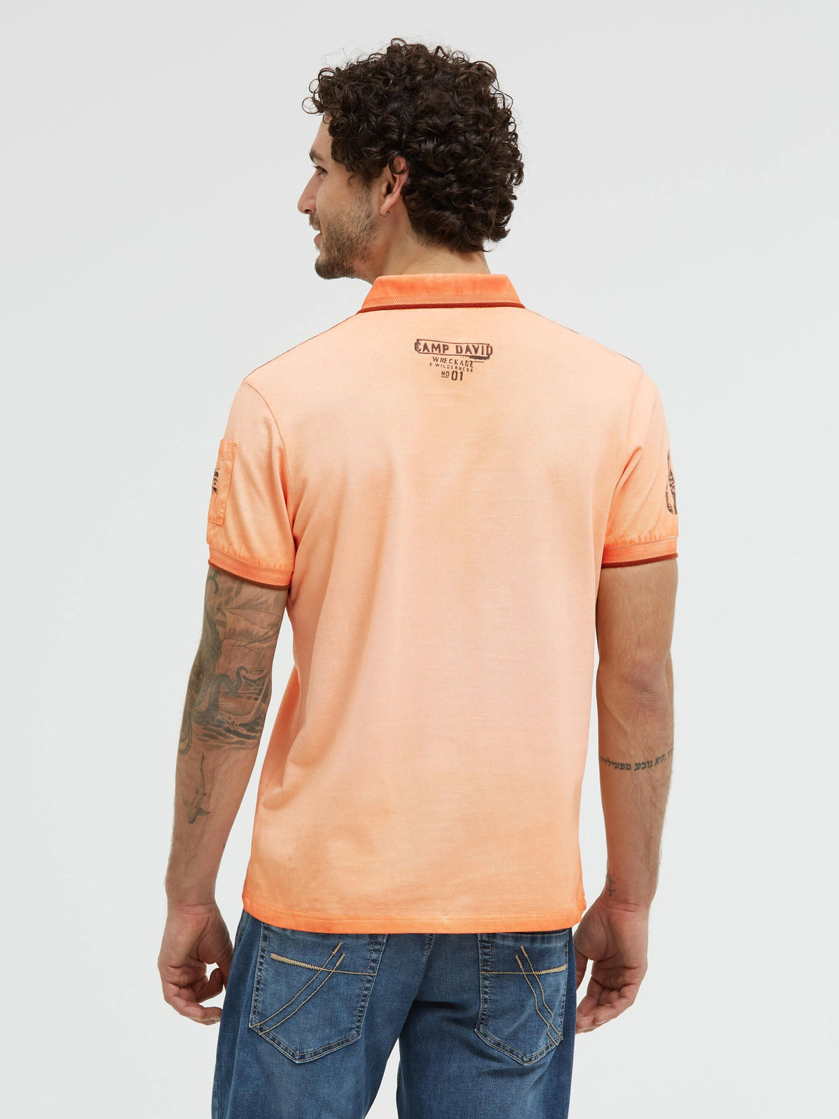 Pikee-Polo Oil Dyed mit Prints und Patches mellow orange