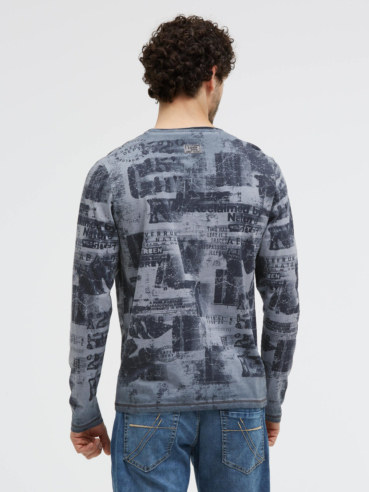 Longsleeve mit All Over Print in Used-Optik blue concrete