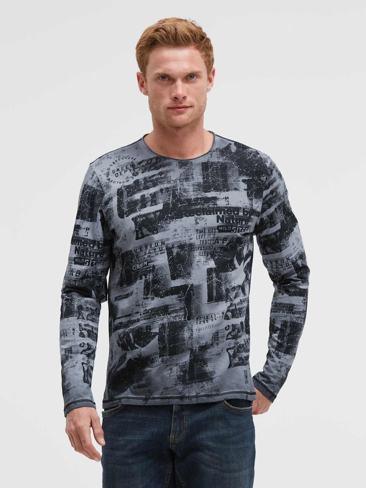 Longsleeve mit All Over Print in Used-Optik black rock