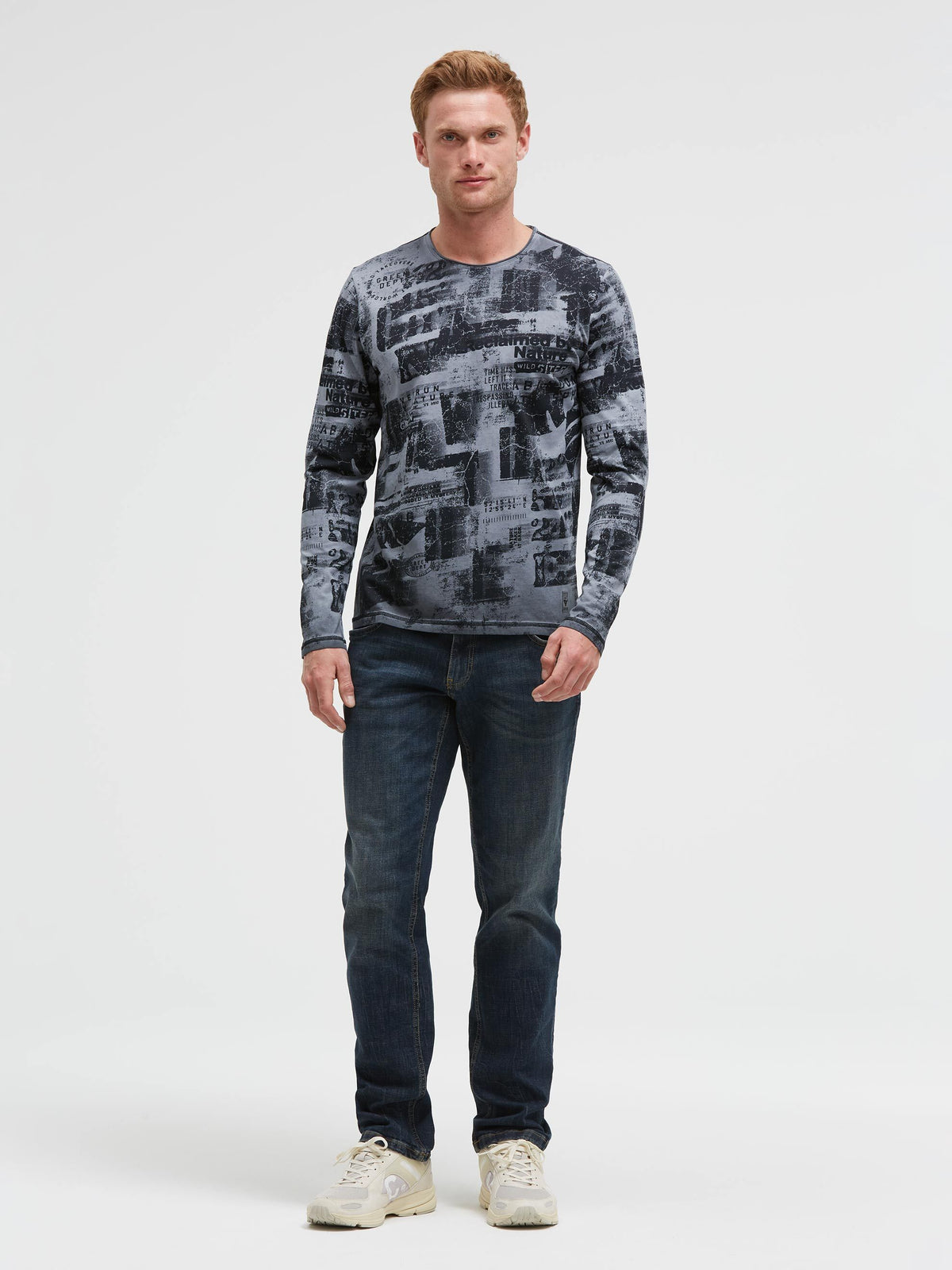 Longsleeve mit All Over Print in Used-Optik black rock