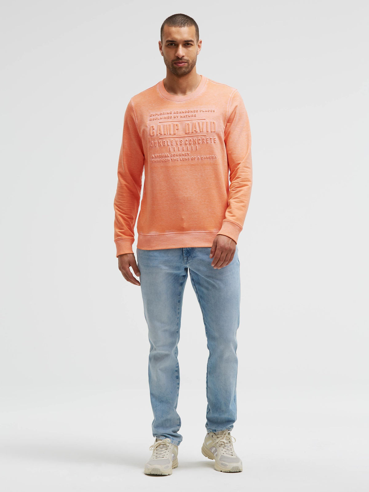 Sweatshirt mit Ausbrenner-Effekten und Prägedrucken mellow orange