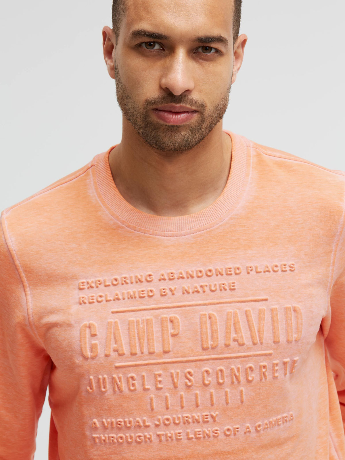 Sweatshirt mit Ausbrenner-Effekten und Prägedrucken mellow orange - 4
