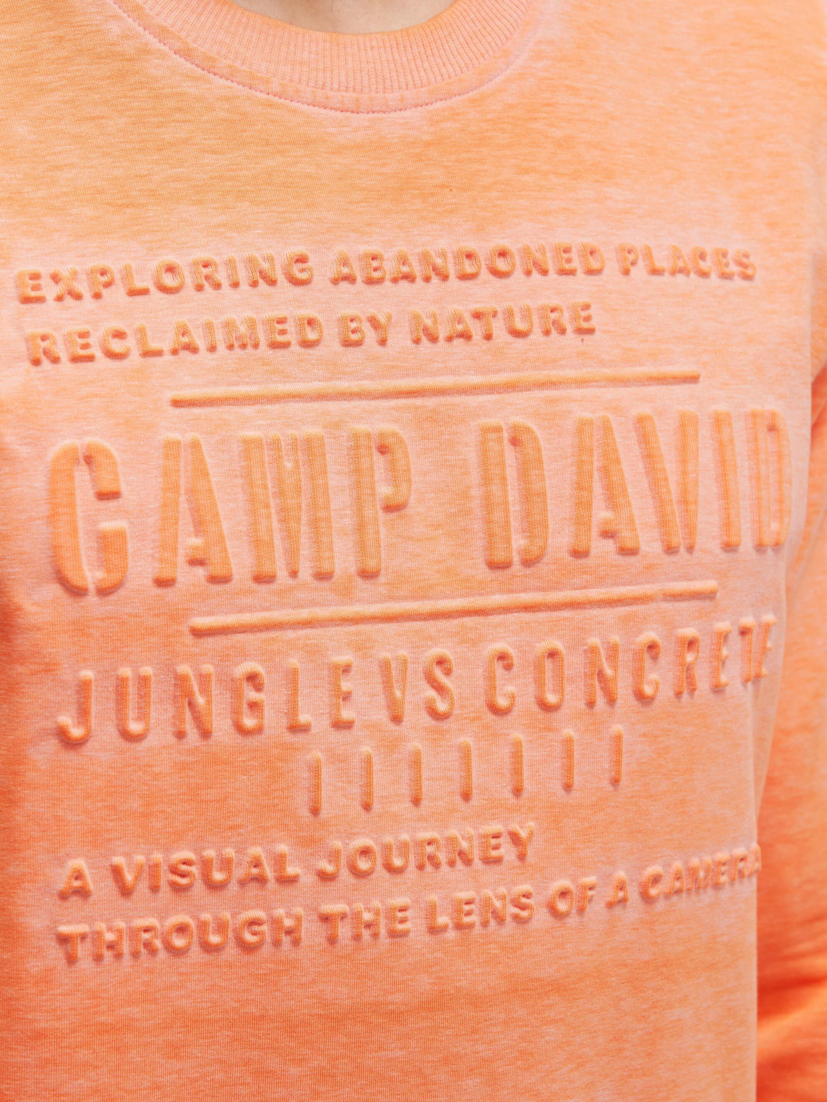 Sweatshirt mit Ausbrenner-Effekten und Prägedrucken mellow orange