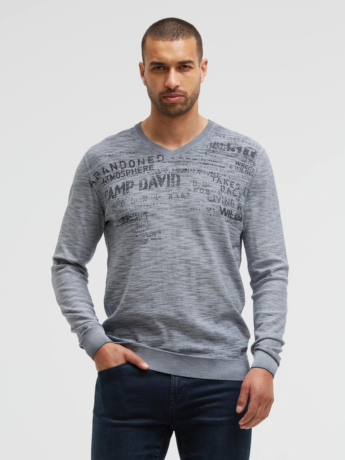 Pullover mit V-Neck und Waterbased Print blue concrete