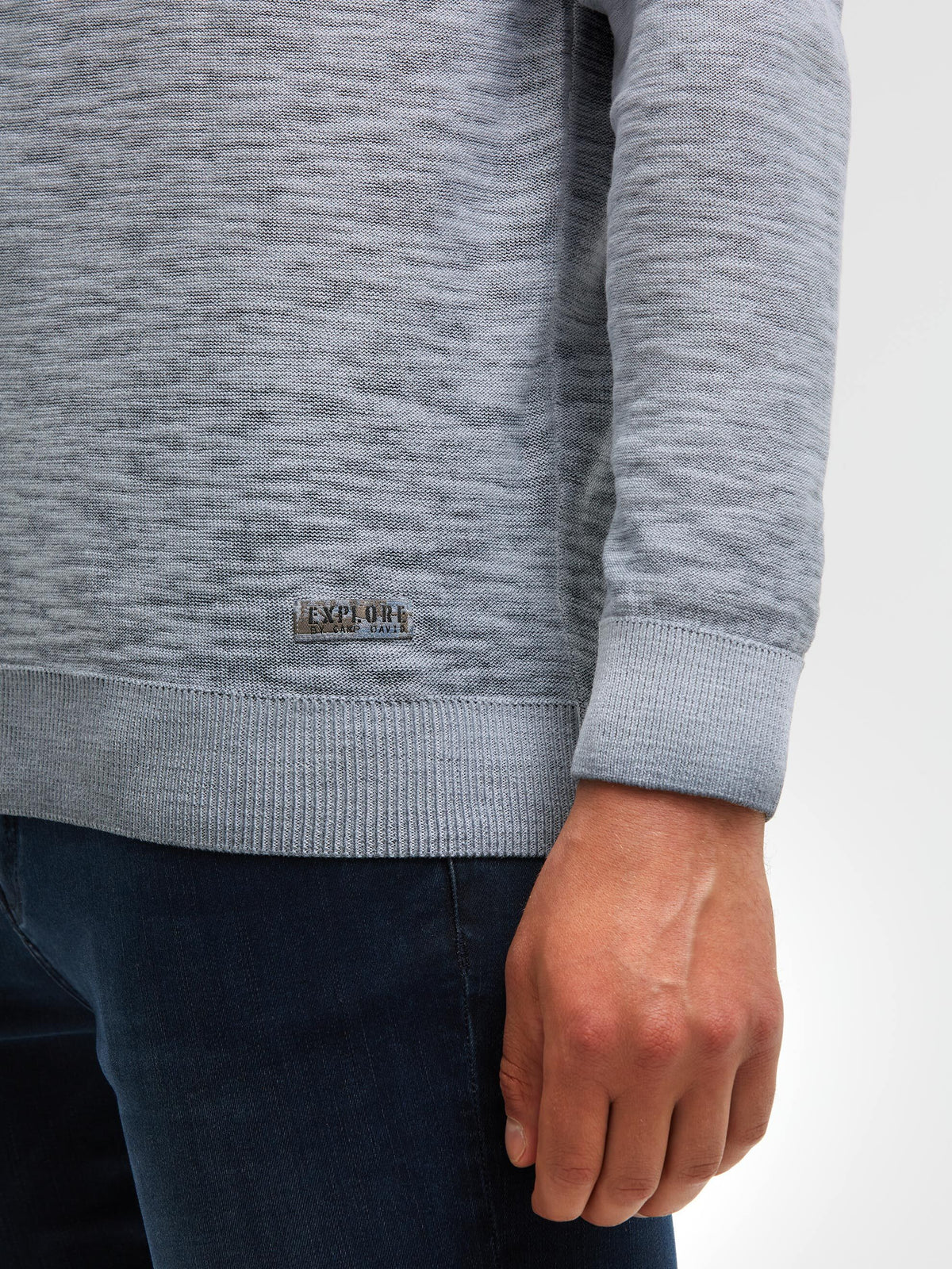Pullover mit V-Neck und Waterbased Print blue concrete