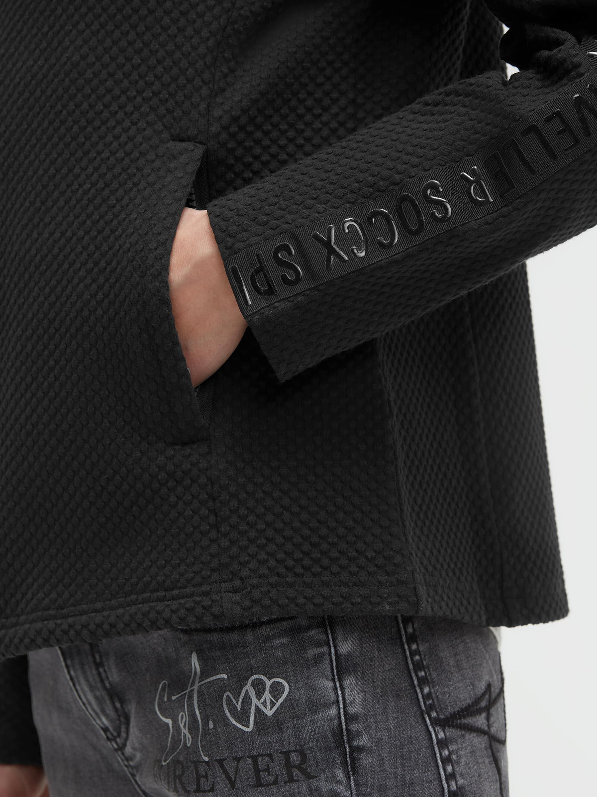 Strukturierte Sweatjacke mit Kapuze und Glossy Prints black - 6