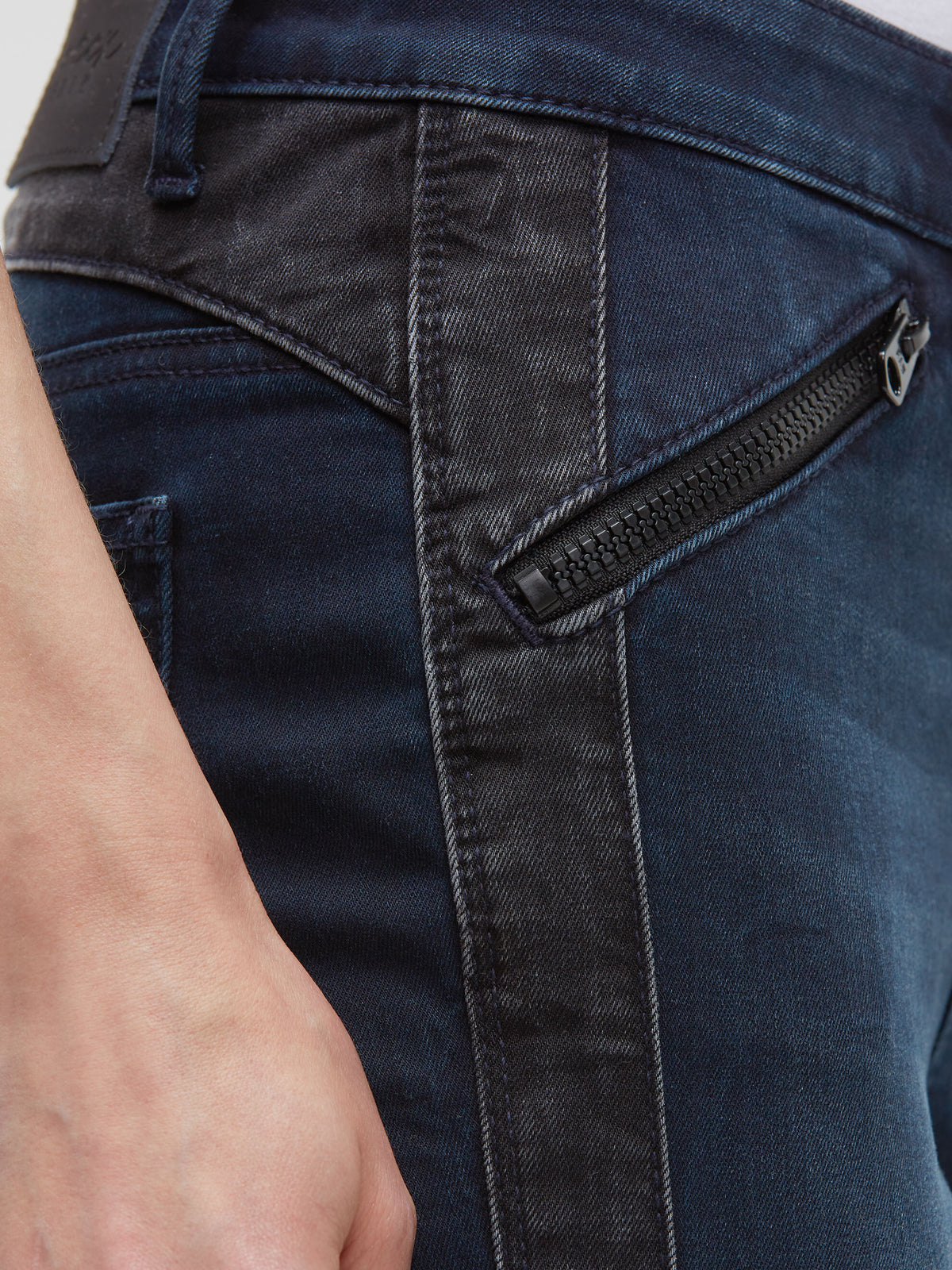 Dżinsy MI:RA o kroju slim fit