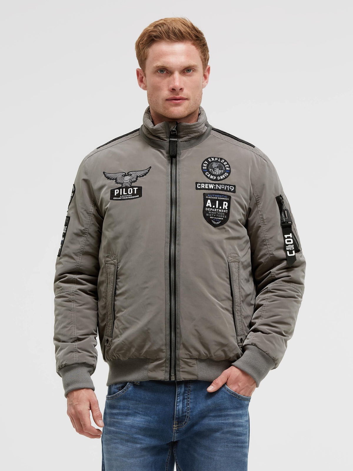 Wattierte Fliegerjacke mit Label Patches platin