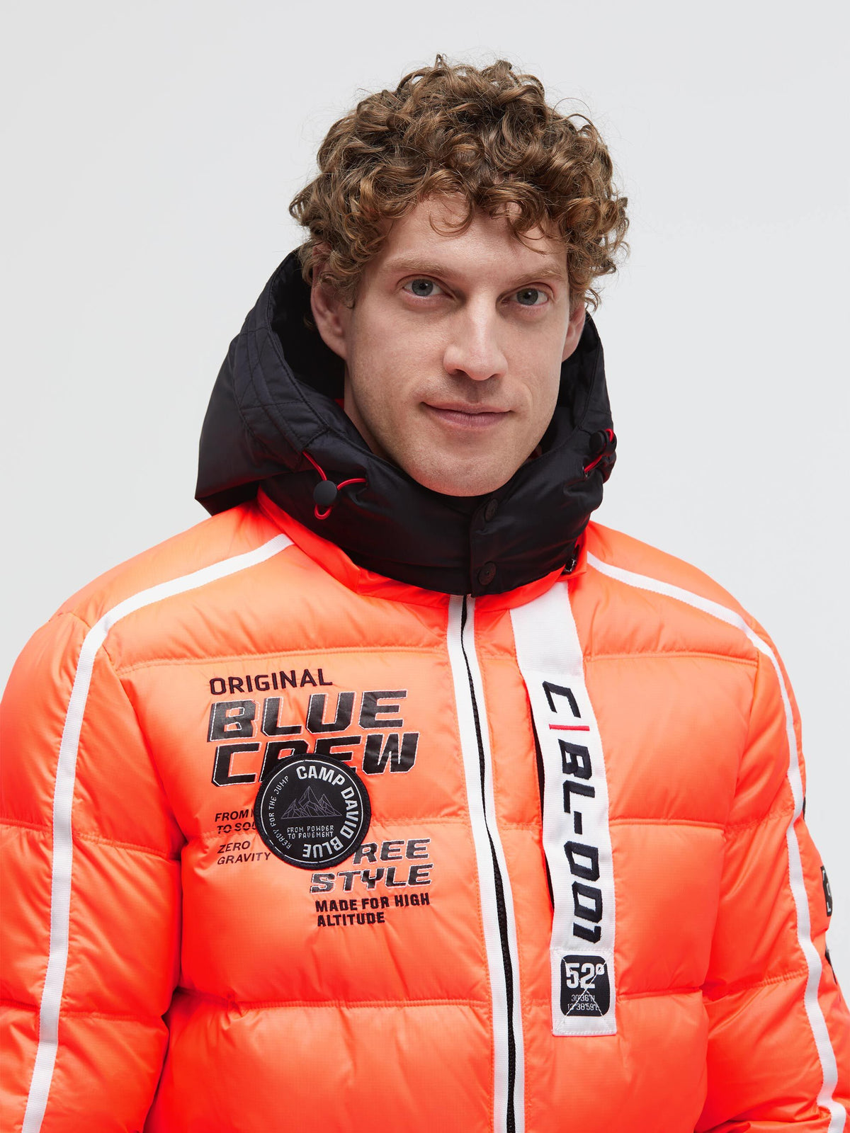 Lange Steppjacke mit Kapuze, Tapes und Patches neon fire - 4