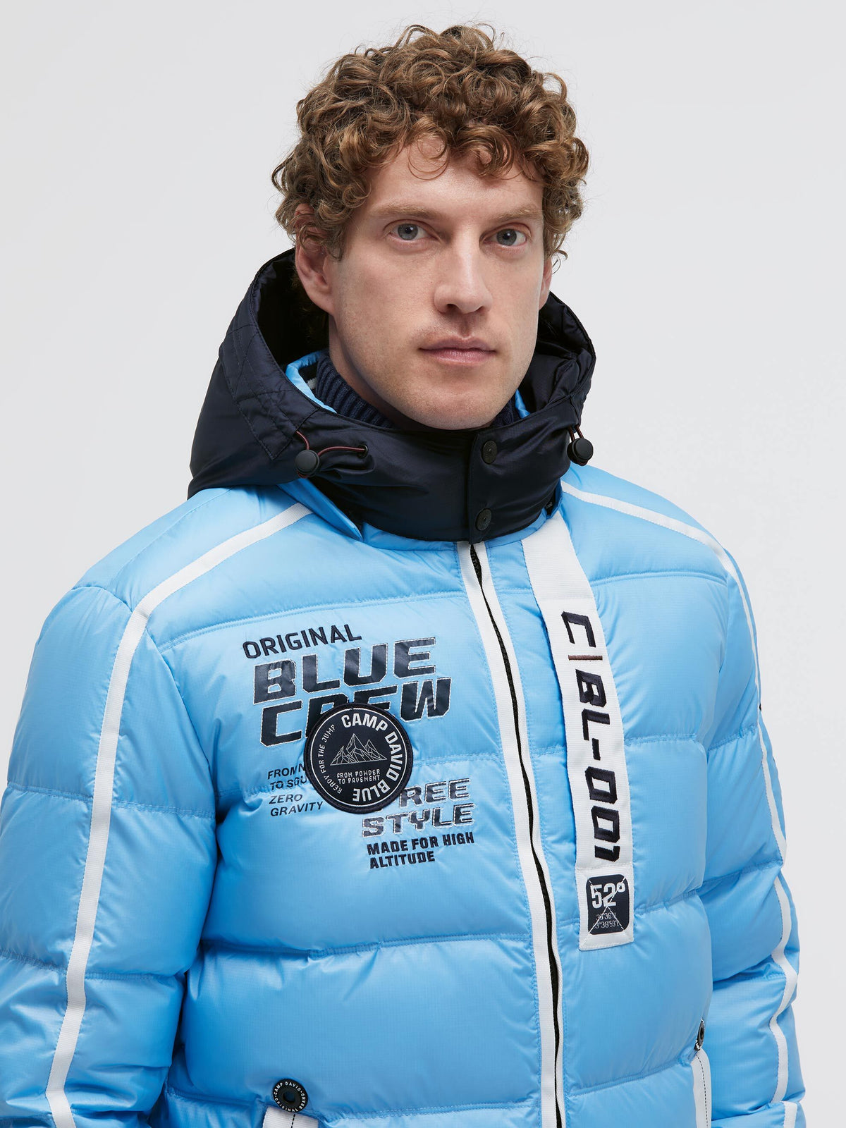 Lange Steppjacke mit Kapuze, Tapes und Patches icy blue - 4