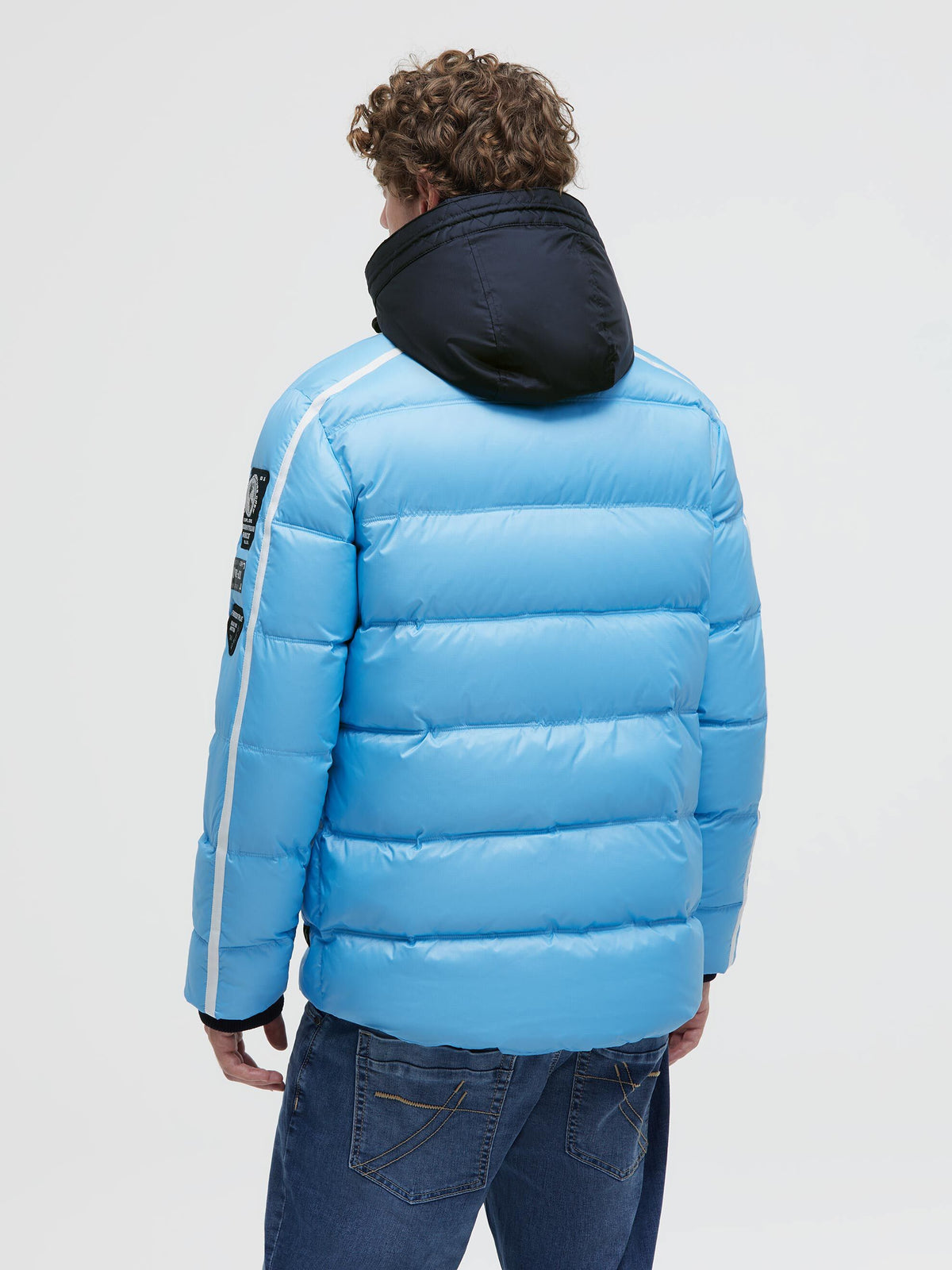Lange Steppjacke mit Kapuze, Tapes und Patches icy blue