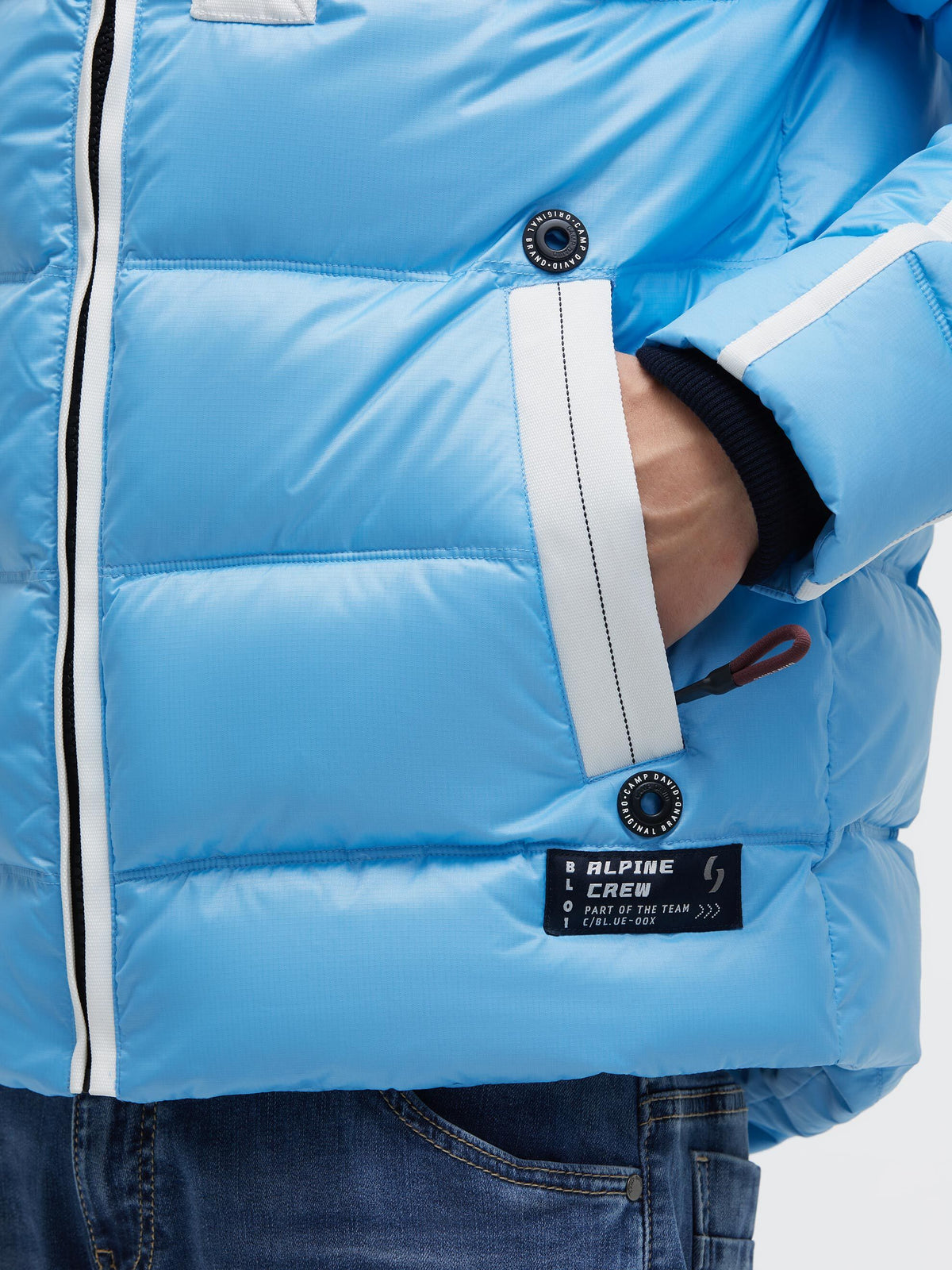 Lange Steppjacke mit Kapuze, Tapes und Patches icy blue