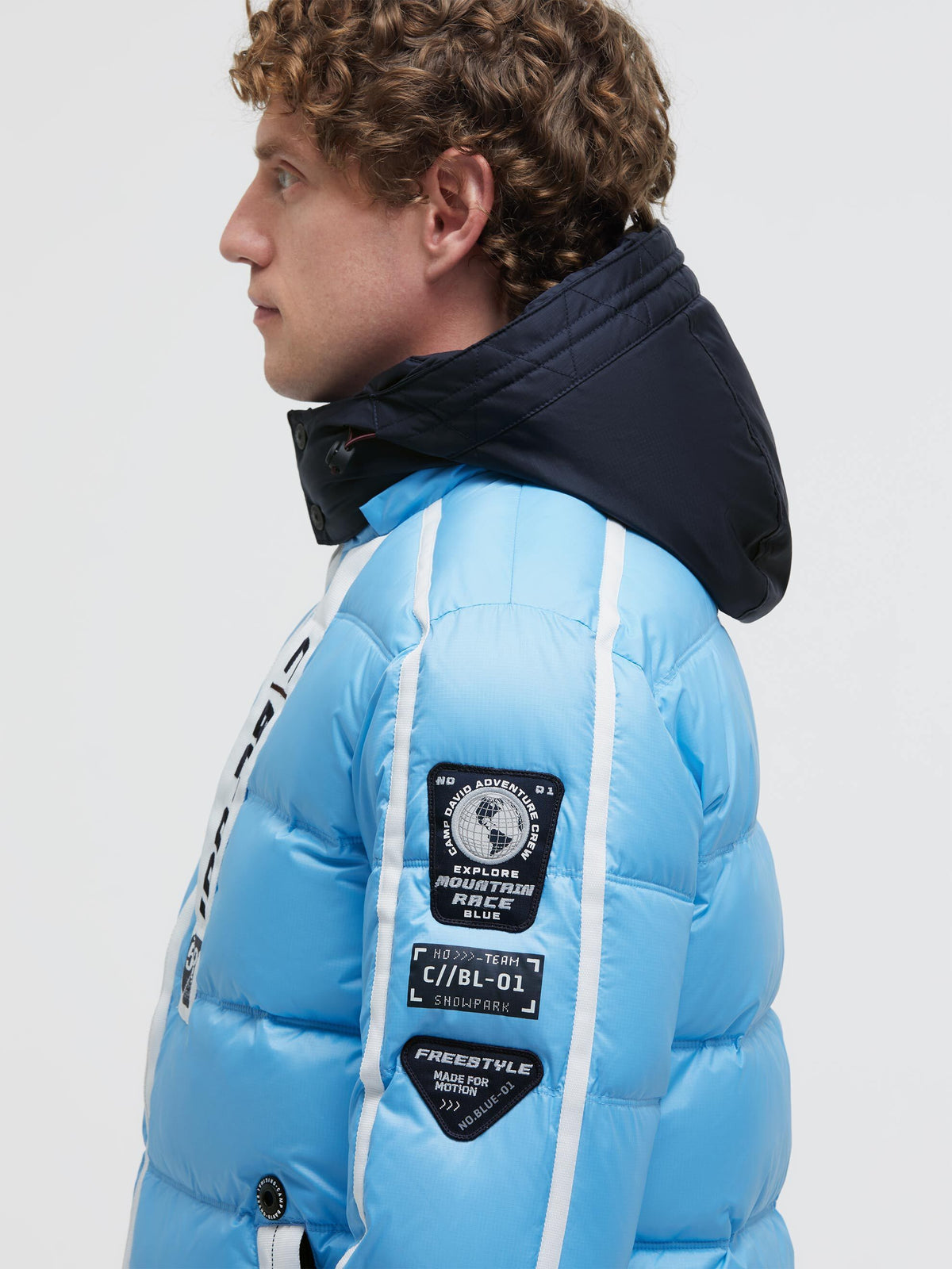 Lange Steppjacke mit Kapuze, Tapes und Patches icy blue - 7
