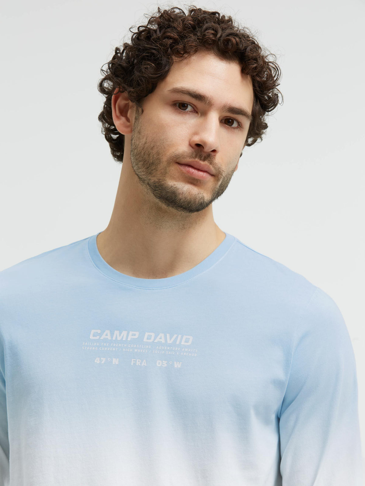 Longsleeve Dip Dye mit Label Prints light blue