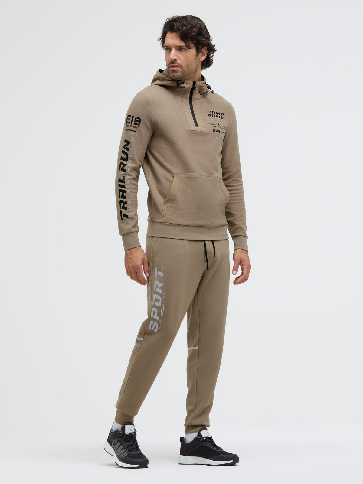 Joggpants aus Interlock-Pikee mit Artworks shadow beige