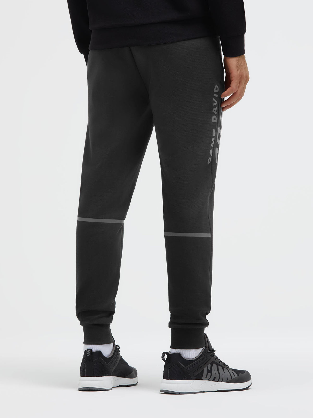 Joggpants aus Interlock-Pikee mit Artworks black - 5