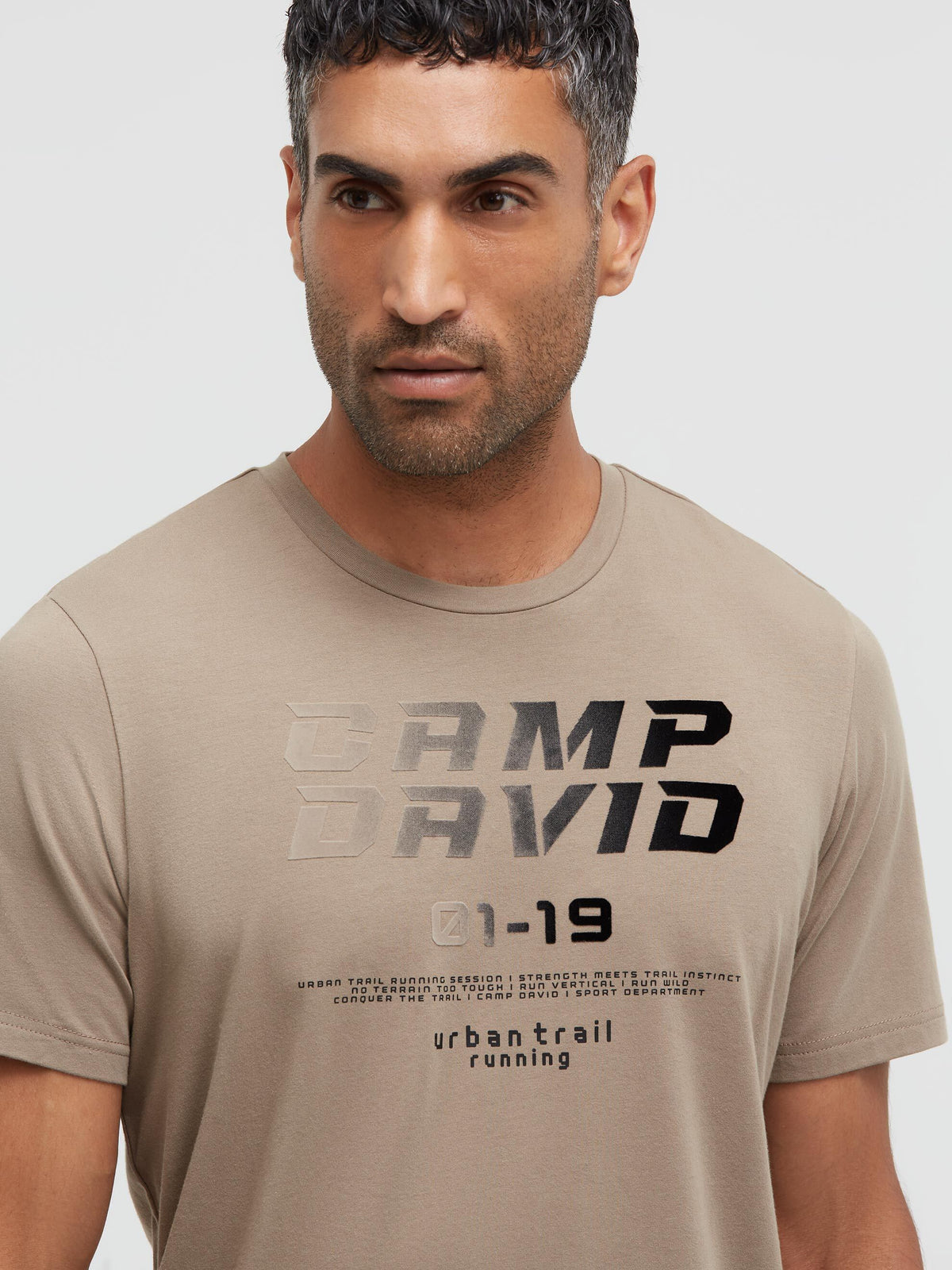 T-Shirt Rundhals mit Flockprint shadow beige
