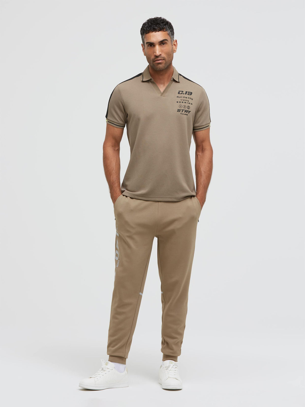 Jacquard-Polo mit Schultertapes und Artworks shadow beige
