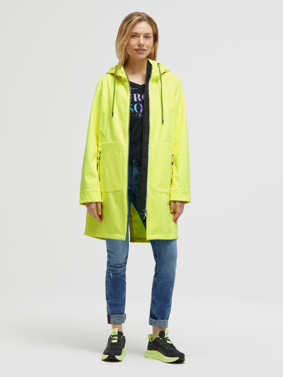 Płaszcz typu softshell z kapturem i nadrukiem - 3