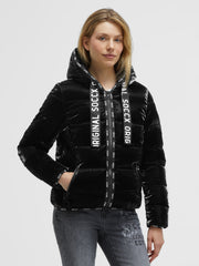 Glänzende Steppjacke mit Kapuze und Logo-Bändern black