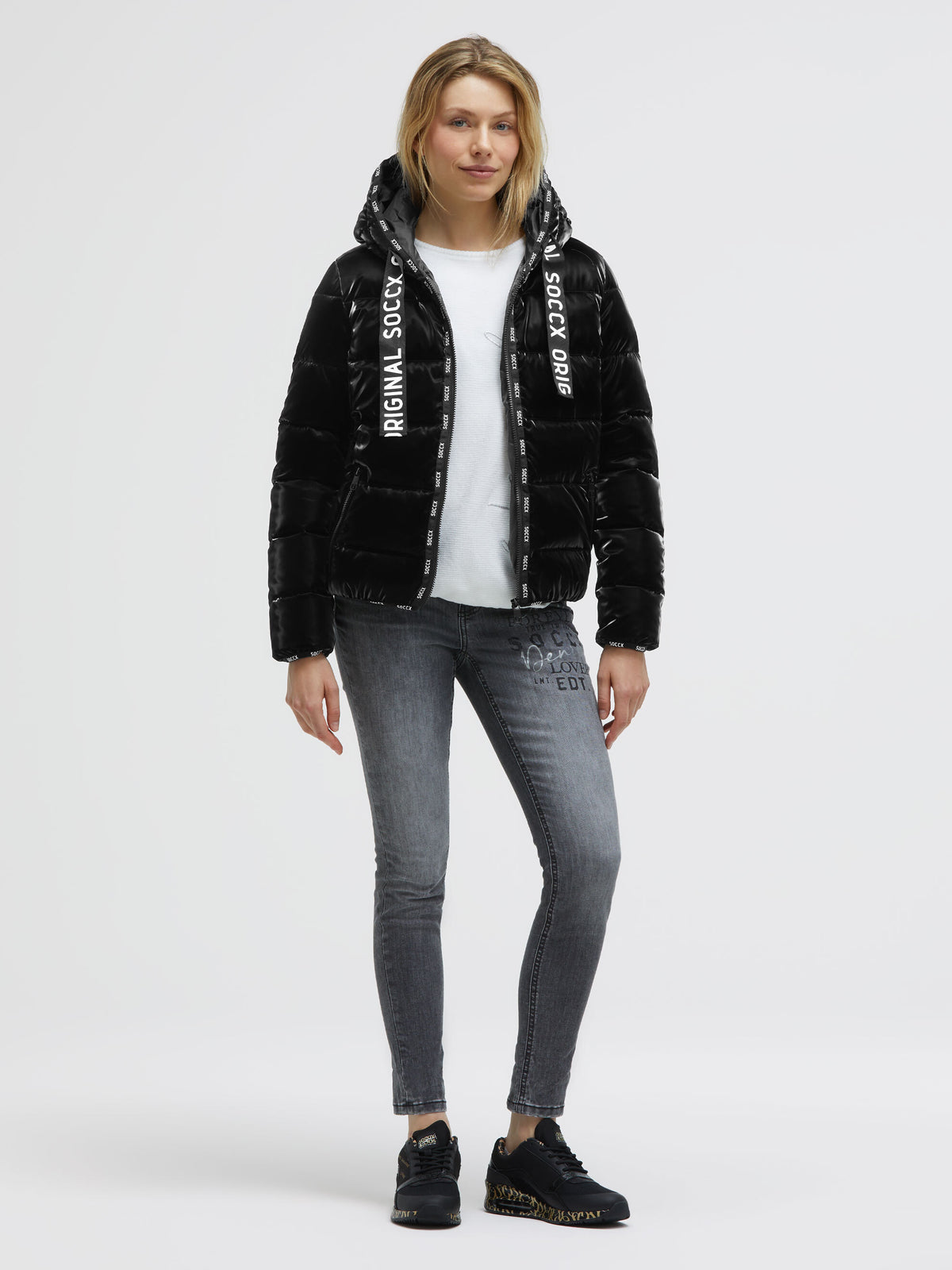Glänzende Steppjacke mit Kapuze und Logo-Bändern black