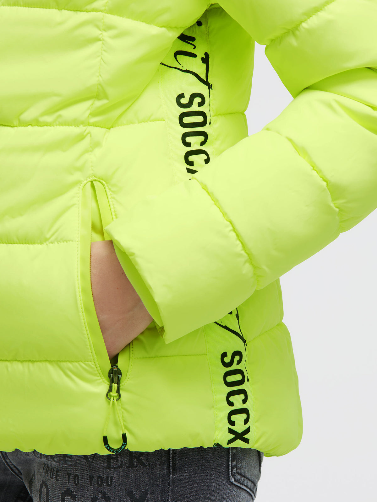 Sportliche Winterjacke mit Kapuze und Tapes neon yellow - 6