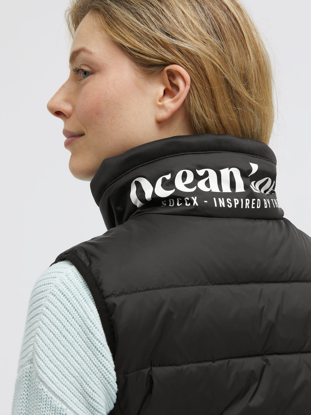 Kurze Steppweste mit Powerstretch-Details black