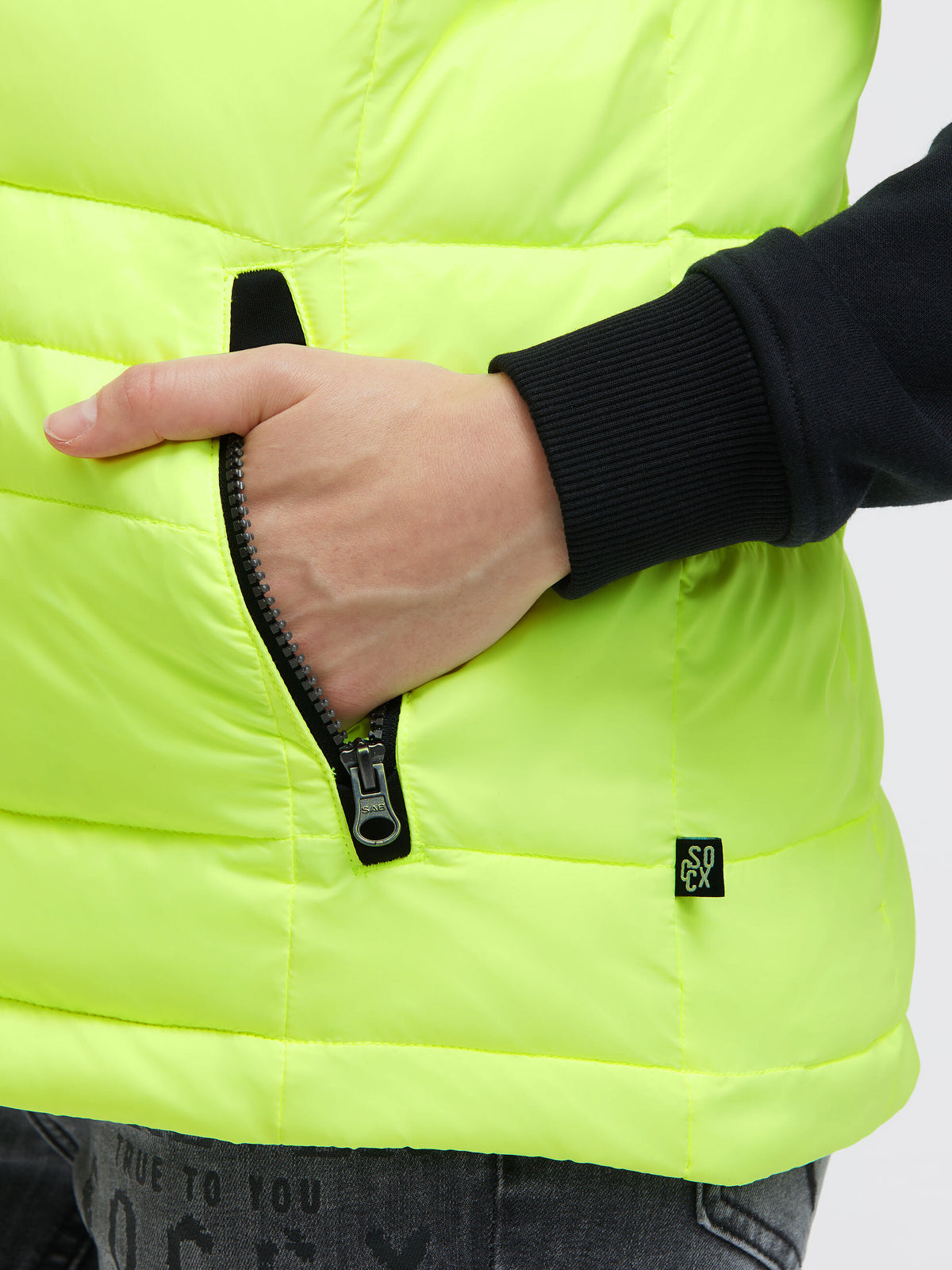Kurze Steppweste mit Powerstretch-Details neon yellow