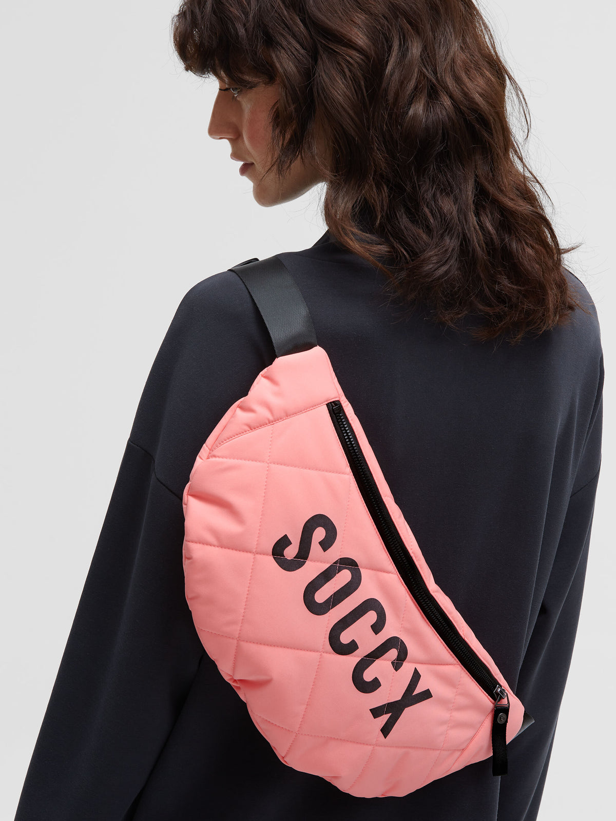Gesteppte Umhängetasche mit Logo Print soft coral - 3