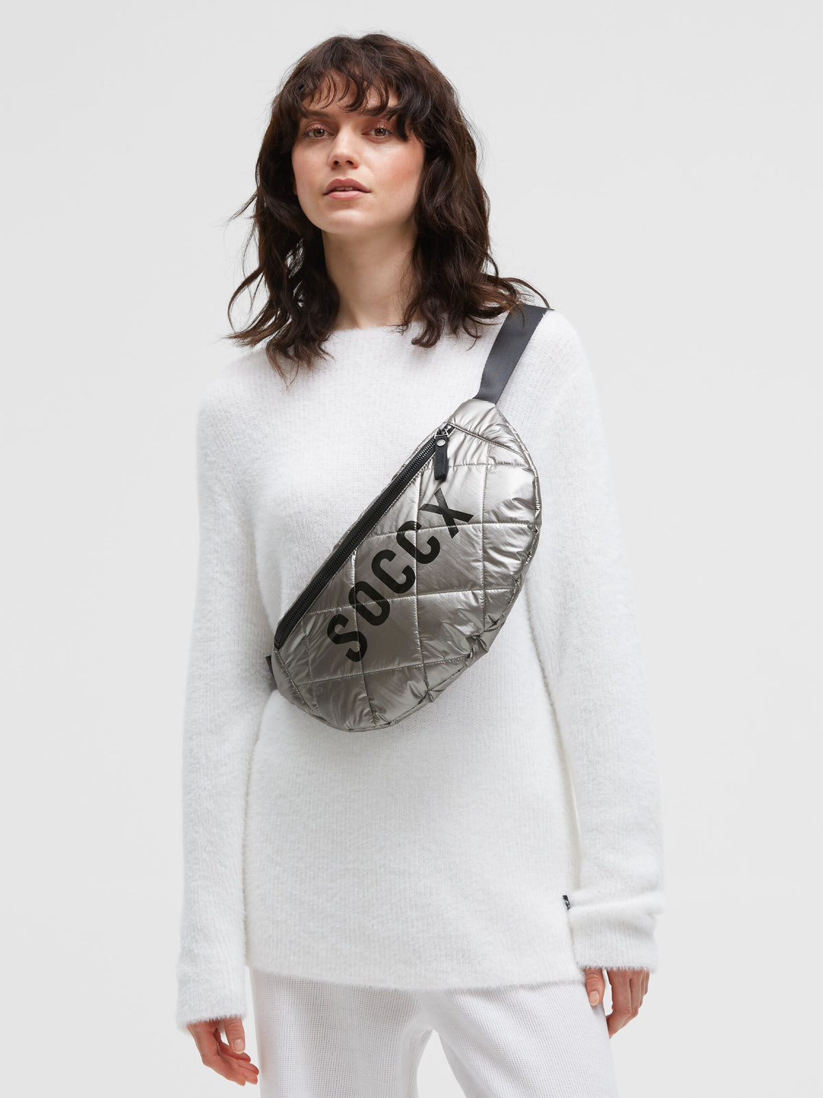 Gesteppte Umhängetasche im Metallic Look mit Logo silver - 2