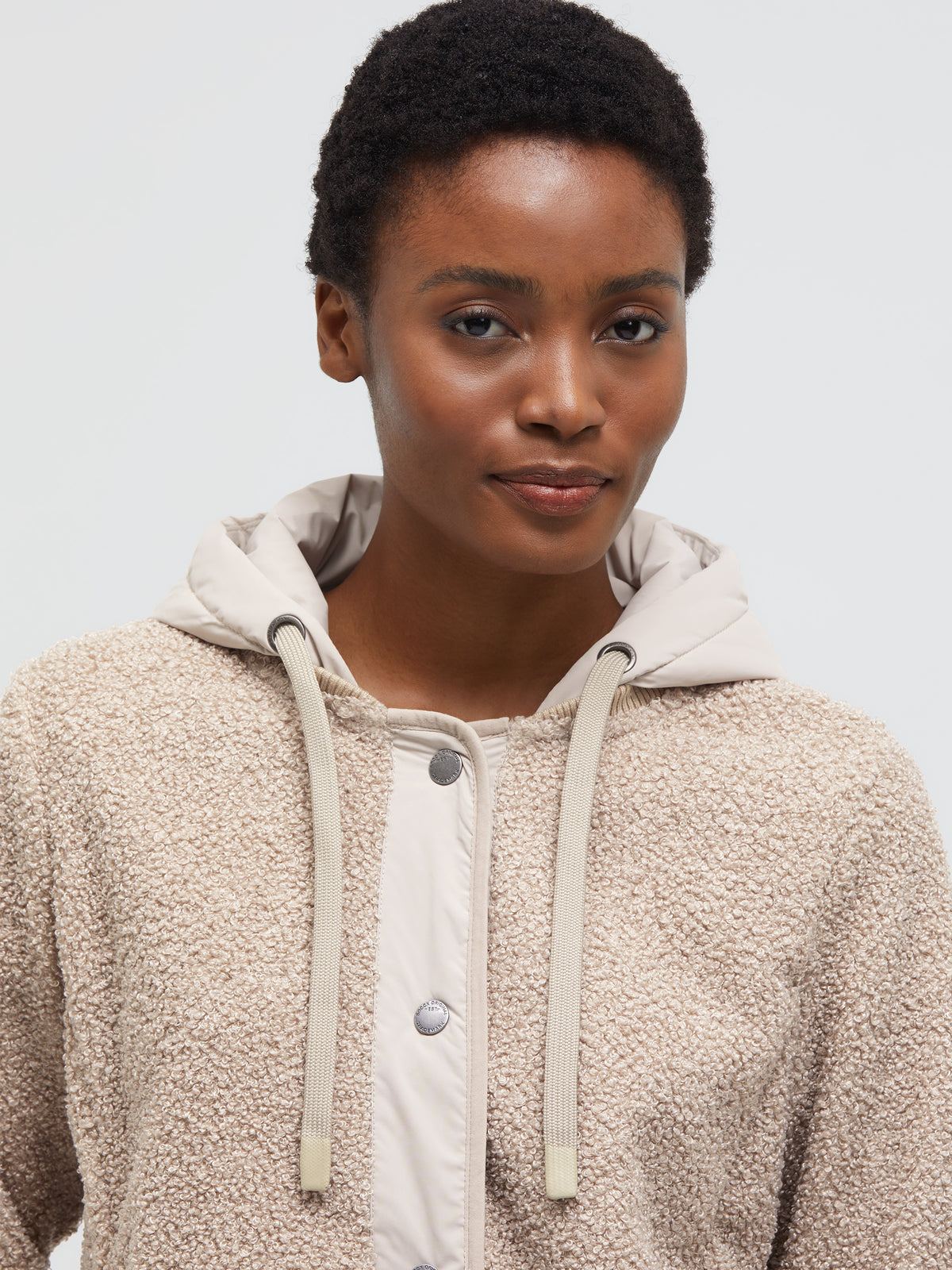 Bouclé-Blouson mit Kapuze im Materialmix almond cream