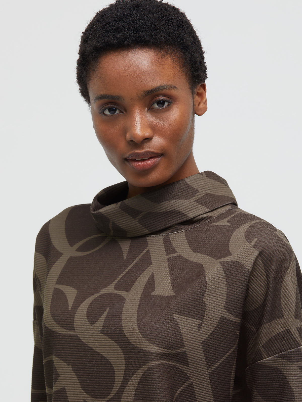Sweatshirt mit Saumband und All Over Print chocolate