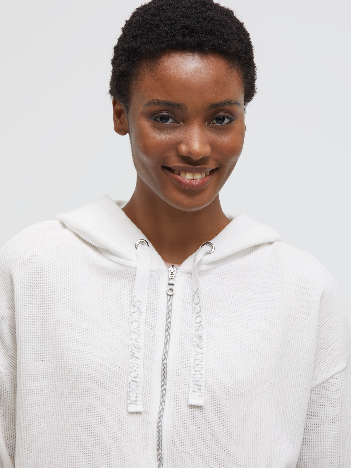 Bluza oversize z prążkowanego aksamitu z kapturem - 4