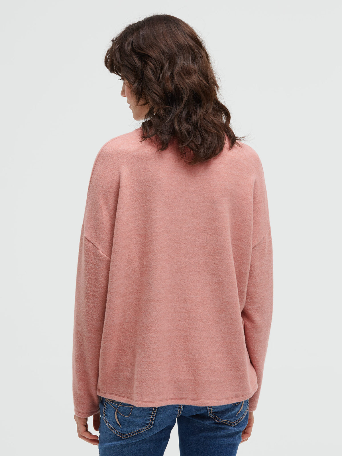 Sweter oversize z wzorem w kropki i nadrukiem z napisem