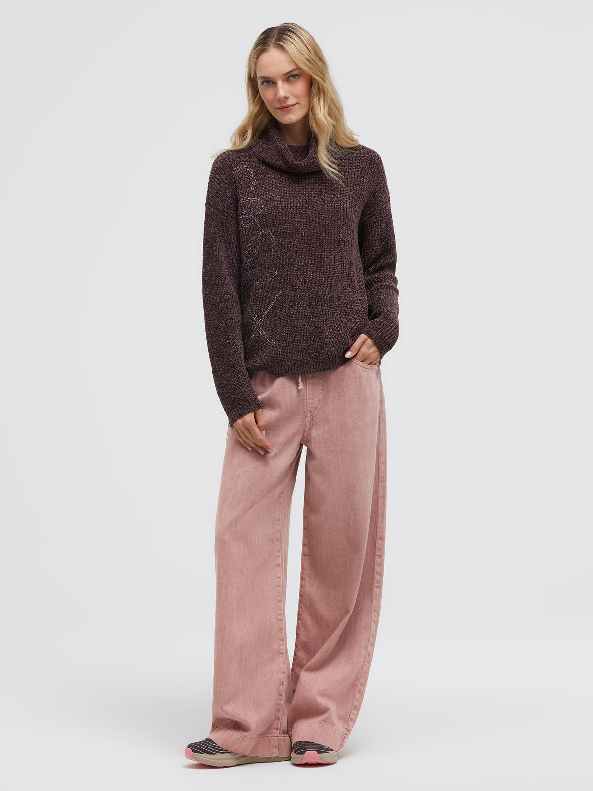 Sweter z tkaniny szenilowej z golfem i logo