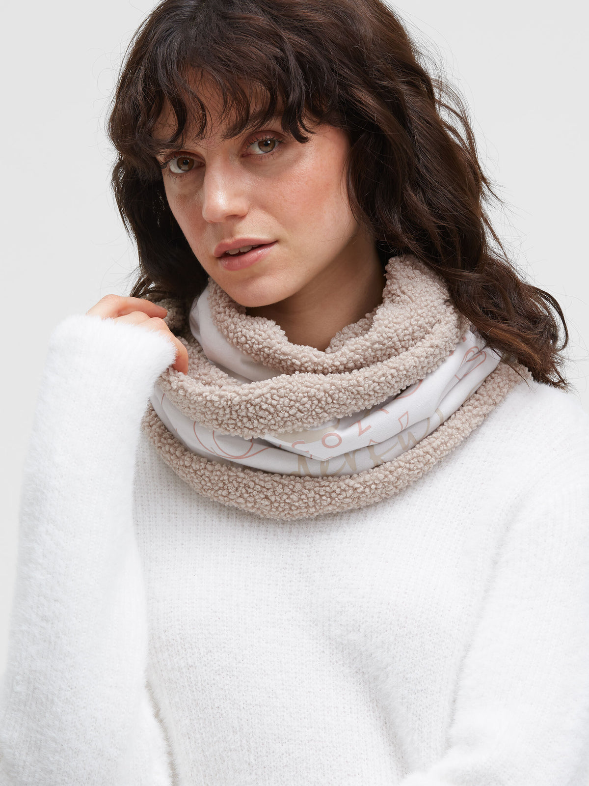 Loop-Schal mit Kunstfell und Wording Print ivory - 2