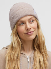 Beanie aus Federgarn almond cream