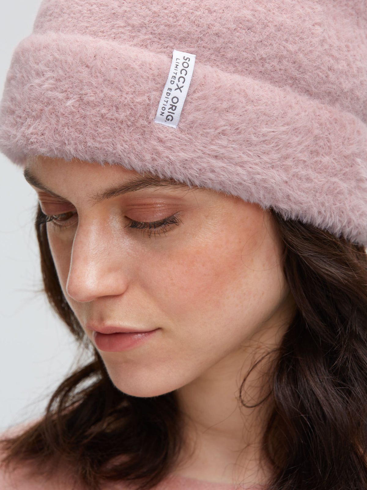 Beanie aus Federgarn delicate rose
