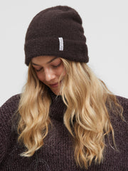 Beanie aus Federgarn chocolate