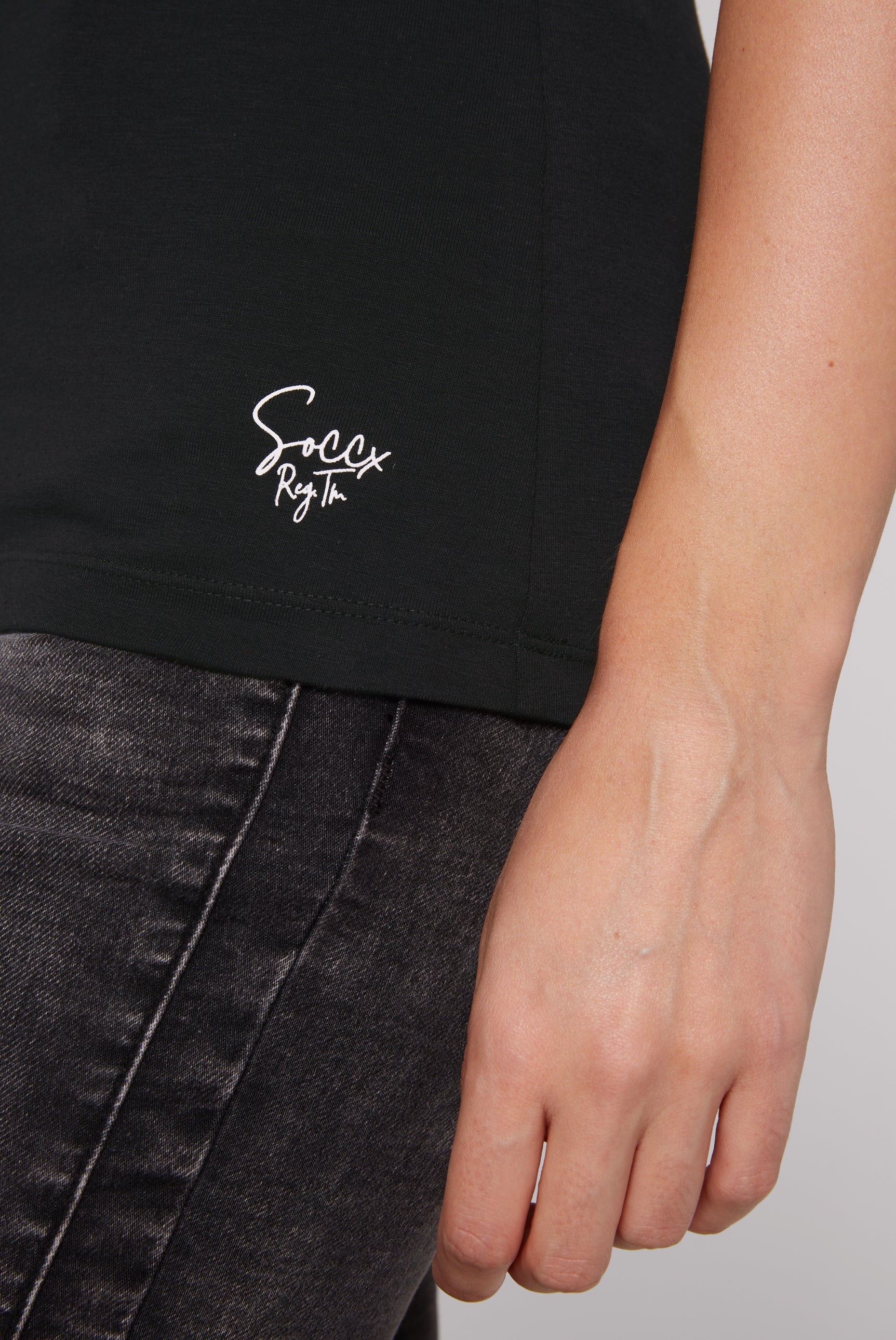 Top z kolekcji podstawowej z mini nadrukiem logo - 6