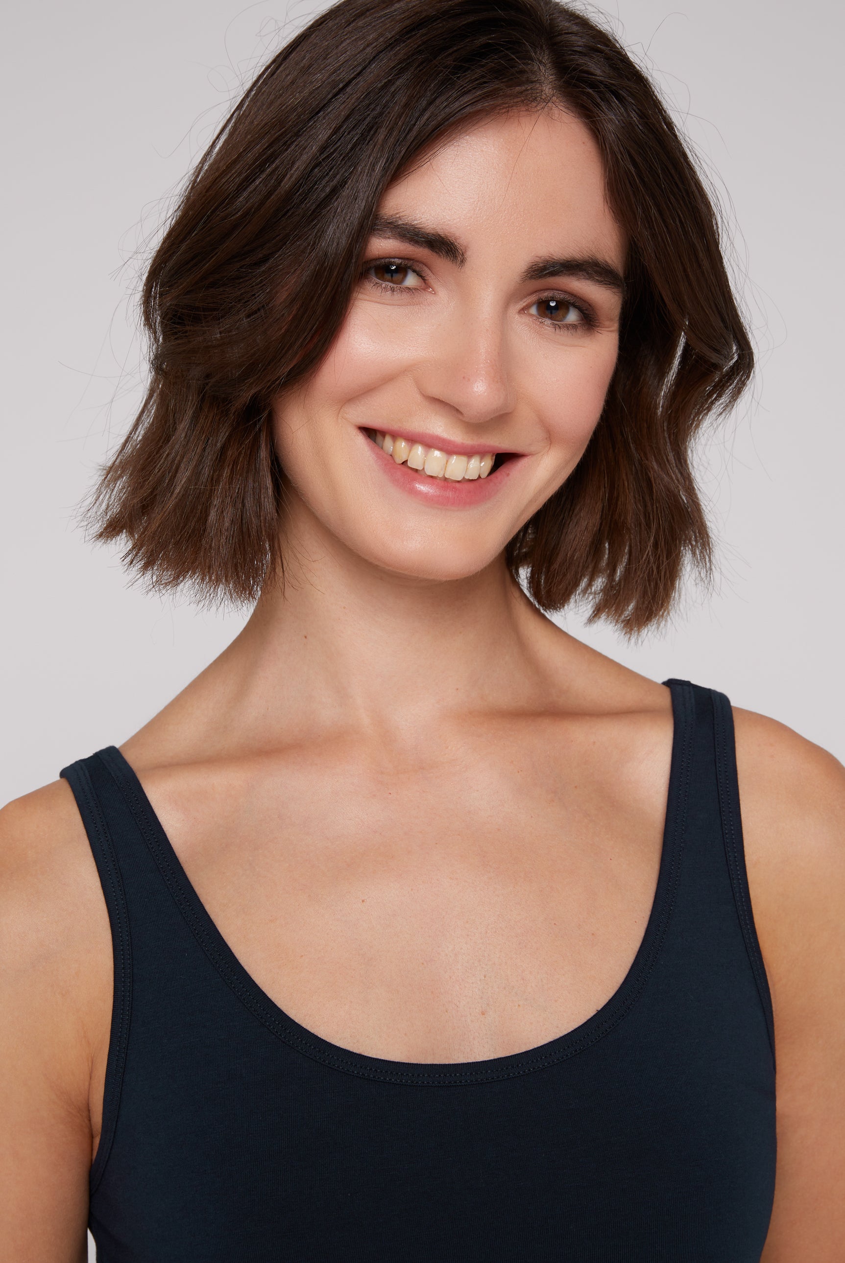 Top z kolekcji podstawowej z mini nadrukiem logo - 4