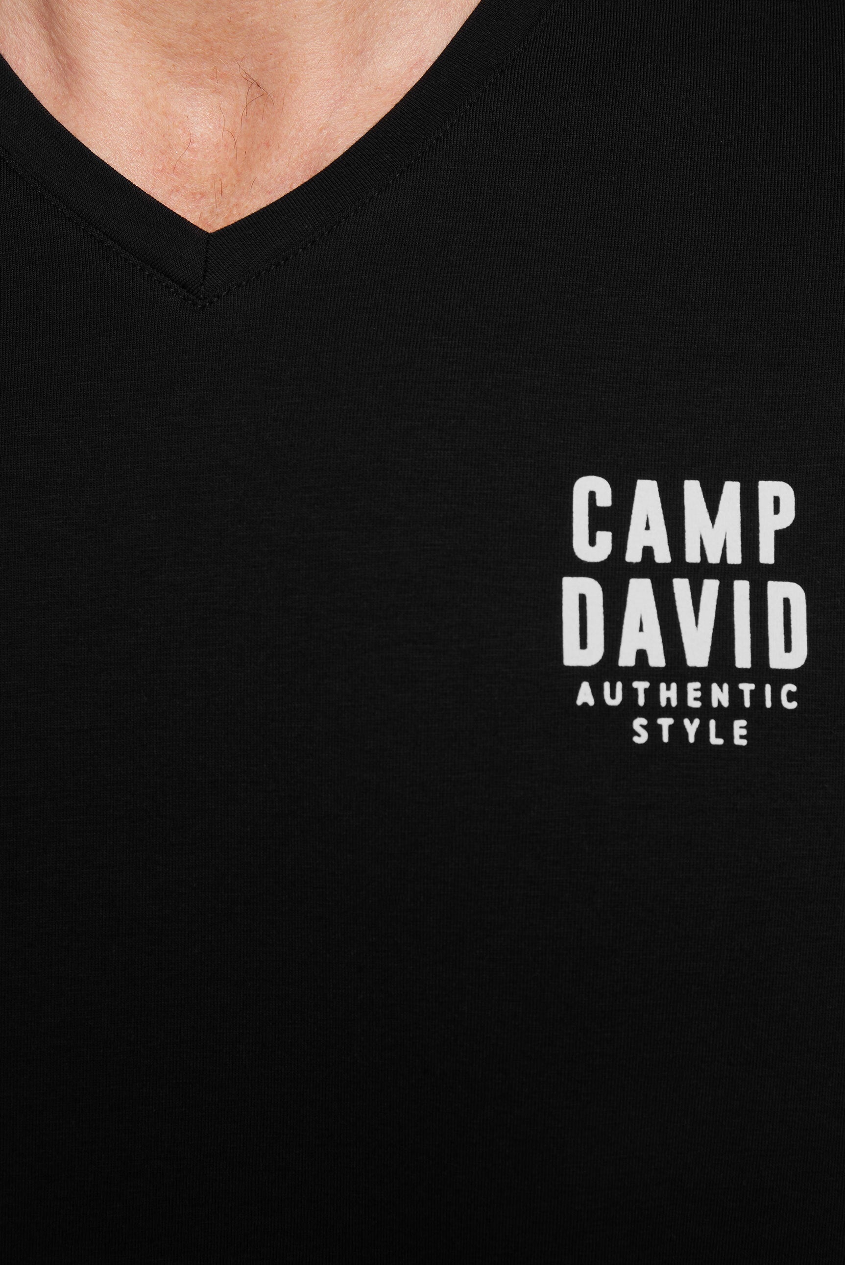 T-Shirt z podstawowej kolekcji z dekoltem w serek i nadrukiem logo